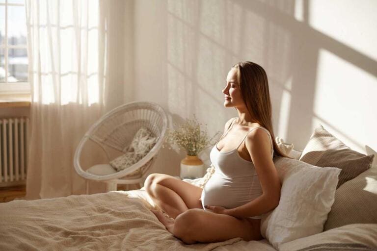 Aunque generalmente no hay impedimento para la gestación ni para el parto natural, el embarazo con esclerosis múltiple tiene algunos aspectos a considerar